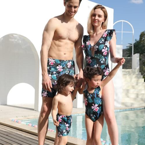 2021 Family Matching Outfits Mother Daughter Swimwear Father Son Beachwear Shorts Family Clothing Sets Floral Printed Swimsuit