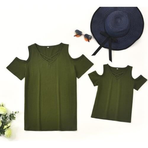 2021 Short Sleeve Off Shoulder Mommy And Me Tshirt Green Family Matching Summer Clothes Mom And Daughter Casual Tee Tops Shirt