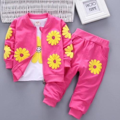 Sweet childrens suit girls autumn suit childrens childrens flower chrysanthemum jacket +T-shirt pants three-piece childrens