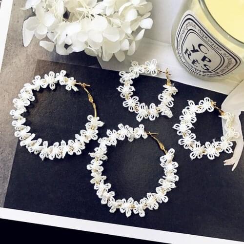 New Design Fashion Temperament White Flowers Charm Earrings For Woman 2020 Elegant Lace Large Circle Earrings Hoop Jewelry