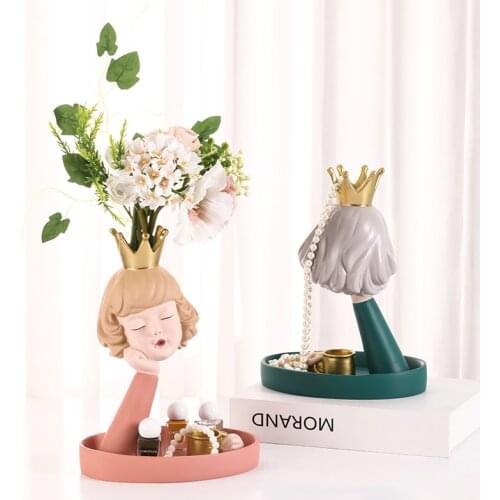 Crown princess statue Girls cosmetic storage tray figurine Modern home decoration Sculpture Living Room Countertop storage box