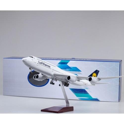 B747 Lufthansa Airplane Model Toy 1/150 Airline 747 Plane Model Light and Wheel Landing Gear Plastic Resin Plane Model