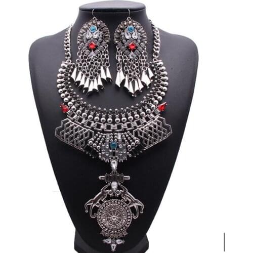 The cat BJ series Disc Earrings proud