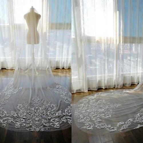2020 New Bridal Veils White Ivory Cathedral Length Lace Appliqued Edge One Layer Bridal Wedding Veil with Combs