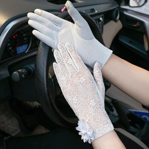 Sexy Lace Wedding Dress Non Slip Touch Screen Driving Gloves Female Summer UV Thin Ice Silk Pearl Flowers Sunscreen Mittens J48
