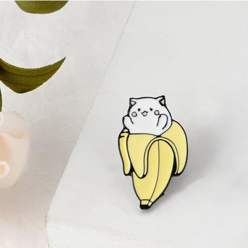 Open the banana white Cat pin The whole body is wrapped Enamel brooch denim Fashion Jewelry Cartoon Lapel pin gift for kids