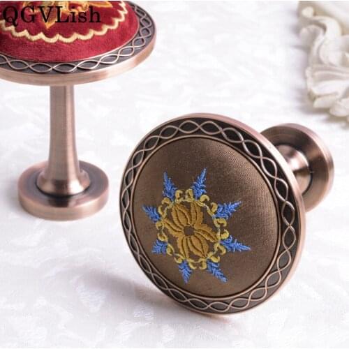 QGVLish 2Pcs Embroidery Curtain Hooks Tassel Brush Hanger Curtain Accessory Tiebacks Buckle Holder Wall Tie Back Coat Hook Decor