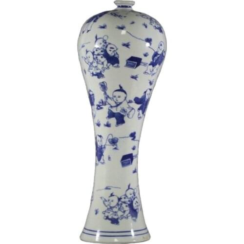 Chinese antique Painting Blue and white porcelain Qianlong fine vase