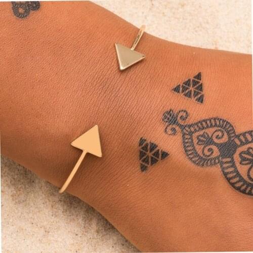 2020 New Drop Shipping Arrow Open Bracelets Black Triangle Geometric Bangle Bracelets for Women Simple Korean Fashion Jewelry