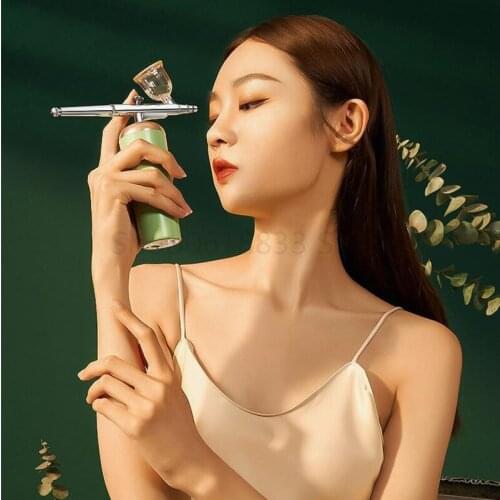 Replenishing and locking water, oxygen injection instrument, handheld nano spray high-pressure import essence water instrument