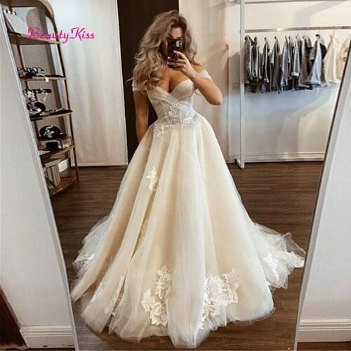 Champagne Tulle Off Shoulder Wedding Dress V-Neck Long Bridal Dresses 2021 Lace Appliques A-Line Wedding Party Gowns