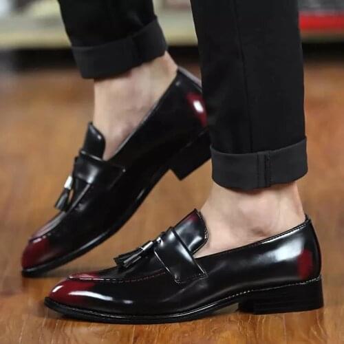 Men Dress Shoes New Slip On Patent Leather Bright Fringe Male Loafers Pointed Toe Flats Big Size Autumn Soft Luxury Mens Shoes