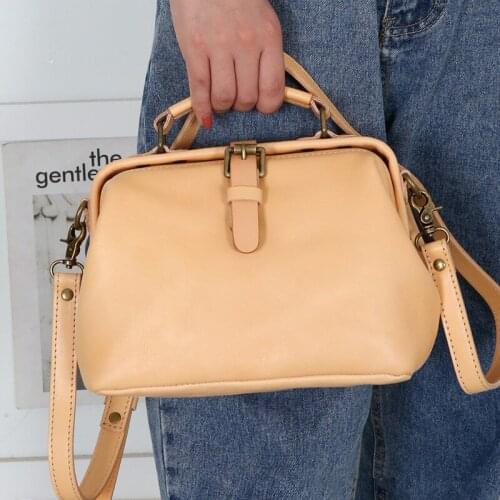 Retro fashion design natural real leatherladies large-capacity gold mouth portable doctor bag high-quality shoulder messengerbag