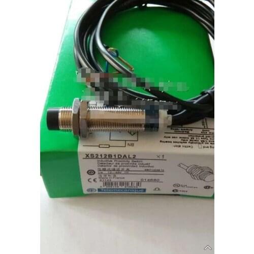 NEW IN BOX Telemecanique proximity switch XS212B1DAL2 free shipping