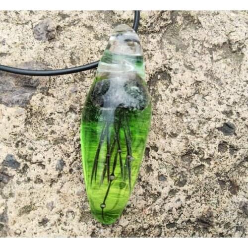 FREE SHIPPING Green Background Glass Dark Cool Jellyfish Charming Pendant Necklace