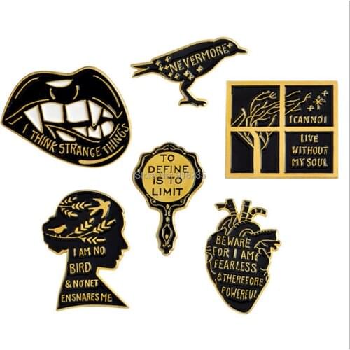 20/Lot Lark Heart Lips Brooch Pin For Lapel Action Figure Toy