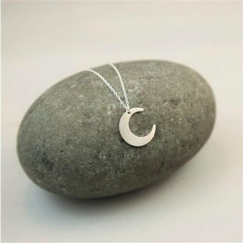 Hot Selling Simple Fashion Crescent Moon Style Female Necklaces Delicate Moon Small fresh Necklaces Pendants