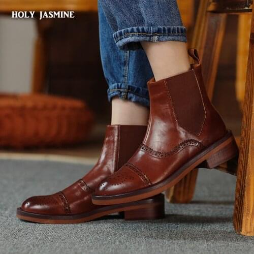 2021 Autumn New Real Leather Chelsea Boots Retro Carved Women Boots Round Toe Ankle Boots British Style Short Boots Women Shoes