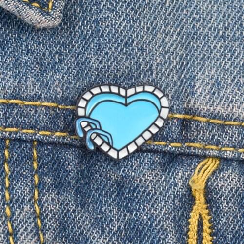 Heart shape swimming pool fashion personality brooch suitable for swimming pool couple family clothes backpack badge jewelry