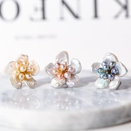 Vanssey Fashion Jewelry Handmade Flower Daisy Natural Baroque Pearl Stud Earrings Wedding Party Accessories for Women 2019 New