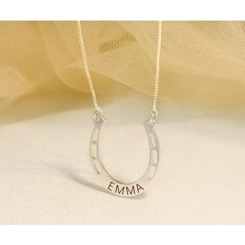 HUHUI Customized Name Necklace Personalized Horseshoe Engraved Nameplate Pendant Stainless Steel Jewelry For Women Birthday Gift