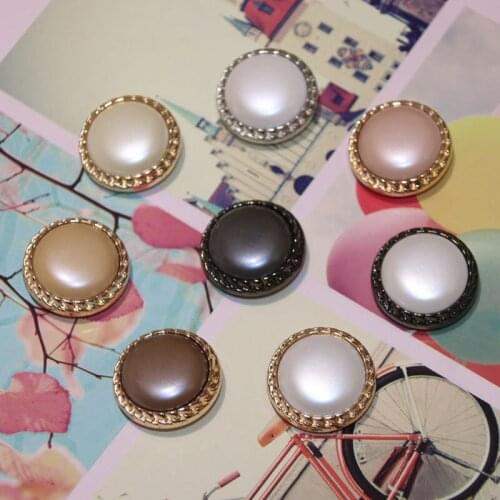 5-piece set of metal round buttons, semi-hollow round buttons, retro fashion personalized button jewelry
