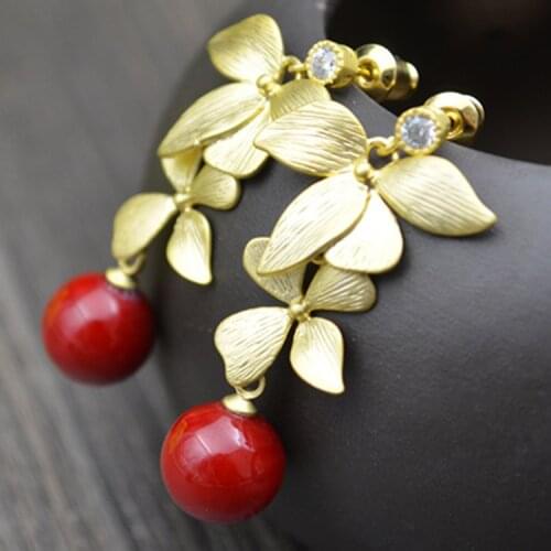 QingHuan plain natural Taiwan designers hand stud earrings earrings as a natural shell pearl has silver needle