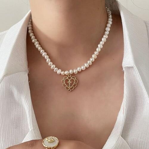 Minar Fairy Irregular Baroque Pearl Beaded Chokers Necklace for Women Metallic Love Heart Cross Pendant Necklace Retro Jewelry