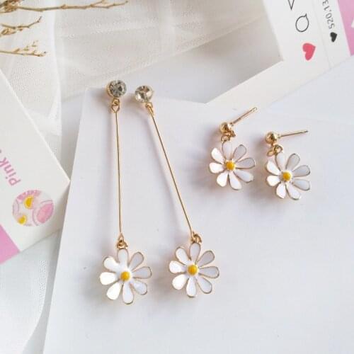 Korean Cute Rhinestone Earclips No Ear Hole Enamel Small Daisy Flowers Clip on Earrings Without Piercing for Women Female