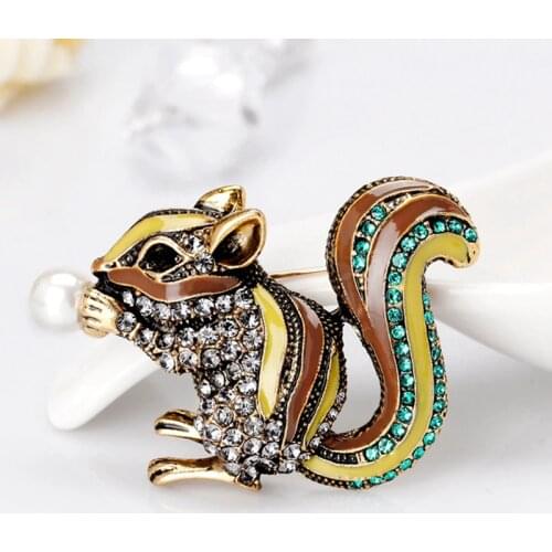 MOGAKU Fashion Animal Enamel Brooches Man Women Lovely Crystal Squirrel Pin Scarf Garments Accessories Lady Jewelry Gifts Brooch