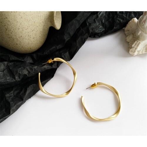 NEW Fashion Contracted Geometric C Word Earrings Ears Ring Women Matte Metal Stud Earrings Jewelry Accessories
