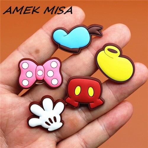 5pcs a Set PVC Cartoon Gloves/Hat/Bow Accessories Shoe Charms Cute Shoe Buckle Decorations fit Croc JIBZ Party Kids Gifts U86