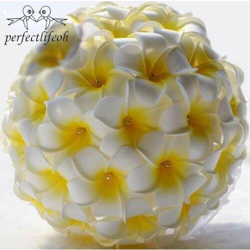 Perfectlifeoh Bride holding flowers wedding decoration supplies pure bride holding frangipani flores de la boda ramos de novia