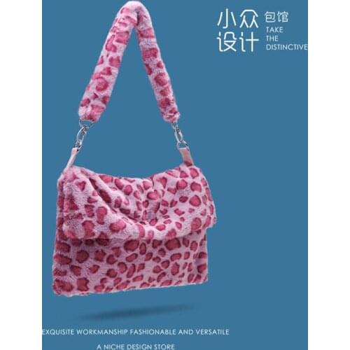 Ins Thailand niche design autumn and winter lovely color Plush straddle shoulder bag female leopard pink color bag