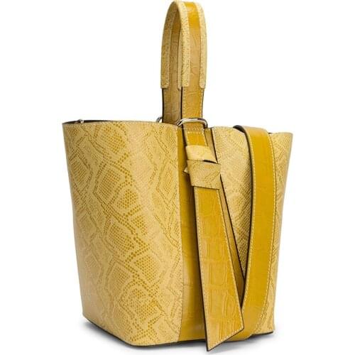 Boutique recommended leather handbags 2021 summer new fashion top layer cowhide shoulder messenger ladies portable bucket bag