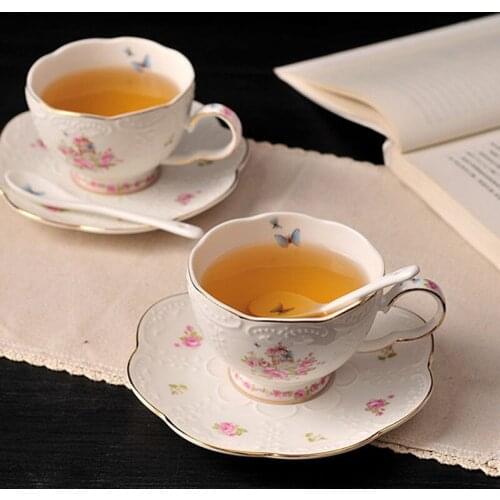 European Minimalist Ceramic Tea Cup Creative Bone China Coffee Cup with Spoon and Saucer Pastoral Afternoon Tea Cup Drinkware