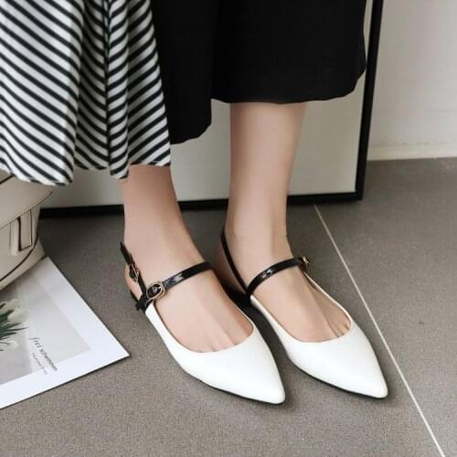 Low heeled sandals womens Hong Kong Style Baotou 2018 summer new European and American all-in-one button hollow pointed thick h