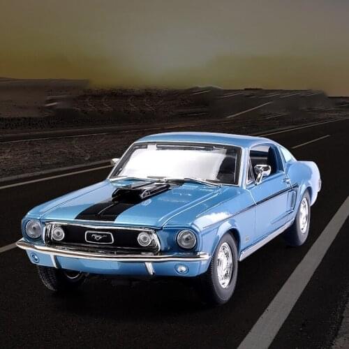 Maisto Diecast 1: 18 Ford Mustang GT 1968 Alloy Simulation Car Model Toy Collection Souvenir Ornaments Display Vehicle Boy Gift