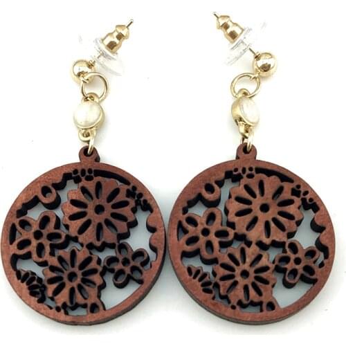 Girl Special store Vintage Hollow Flower Wood Pendant Hanging Earrings brincos Female earing