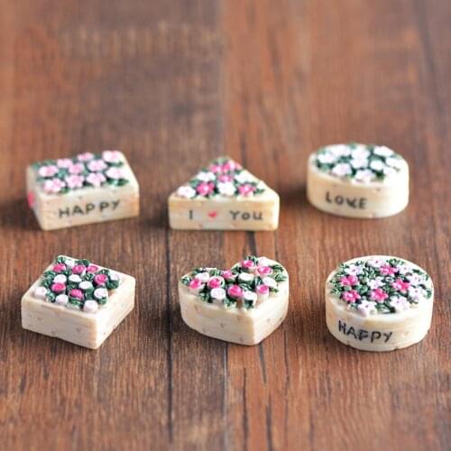 ZOCDOU 1 Piece Cute Happy Love Beautiful Red Flower Basket Home Ornament Small Statue Little Figurine Crafts Cute Garden Deco