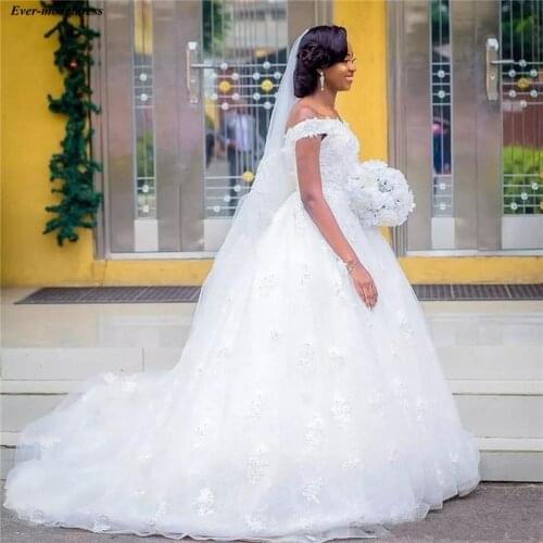 Off Shoulder Ball Gown Wedding Dresses Lace Appliques Flowers Beaded Bride Dress Bride Gowns Vestido De Noiva 2020 Customized