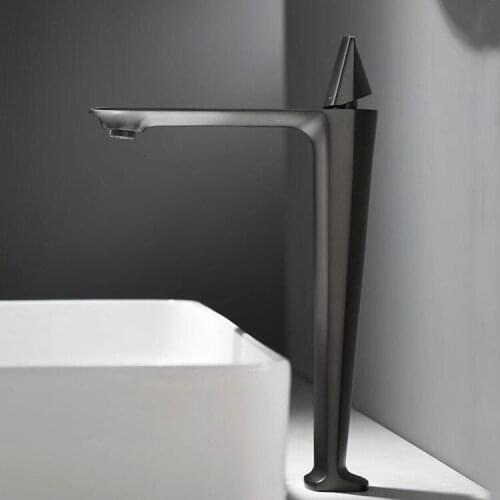 Direct selling black basin faucet copper washs a face all the sink faucets puckering on the hot and cold basin faucet