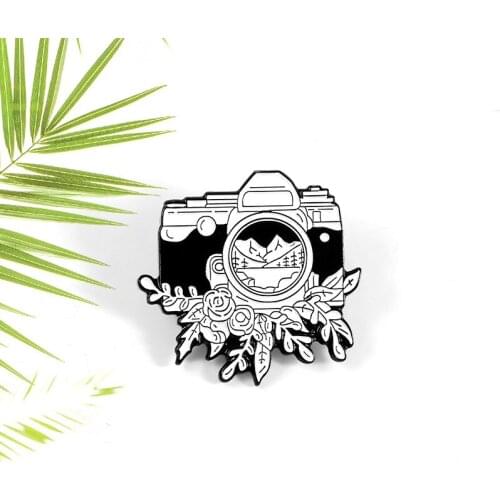 Outdoor Adventure Travel Camera Exquisite Enamel Brooch Mountain Forest Flower Camera Denim Backpack Shirt Fashion Classic Badge