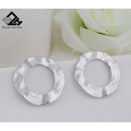 Irregular round earrings