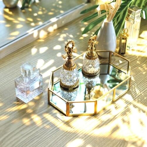 Nordic cosmetics closing Na pallet glass desktop dressing table perfume box mouth red skin care home net red heart shaped