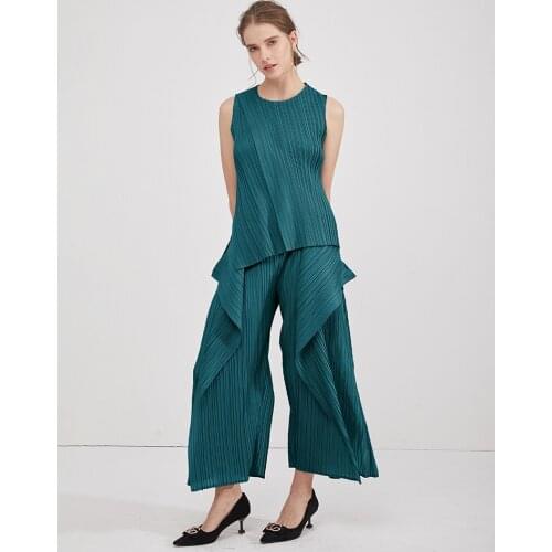 2020 New summer MIYAKE pleated shirt T-shirt vest + casual wide-leg pants irregular fashion racksuit women two piece set TP5186