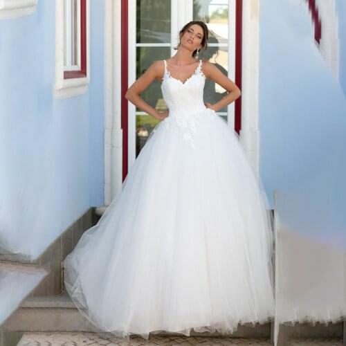 White Spaghetti Straps Wedding Dress Appliques Ball Gown Low Back Princess Bridal Gowns vestido de noiva Sweep Train