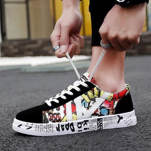 New casual Men Vulcanized Shoes Sneakers Mens Fashion Casual Lace-Up Colorful Canvas Sport Graffiti board Shoes