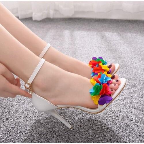 Crystal Queen Women Sandals White Flower Fine Bridal Pumps Wedding Shoes Peep Toes Buckle Strap Thin Sexy High Heels Slender