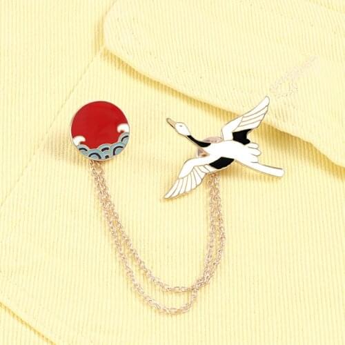 Chain Metal Brooches Cartoon White Crane Sunrise Wave Enamel Pins Chinese Style Fashion Jewelry Lapel Denim Pin Gift for Friends